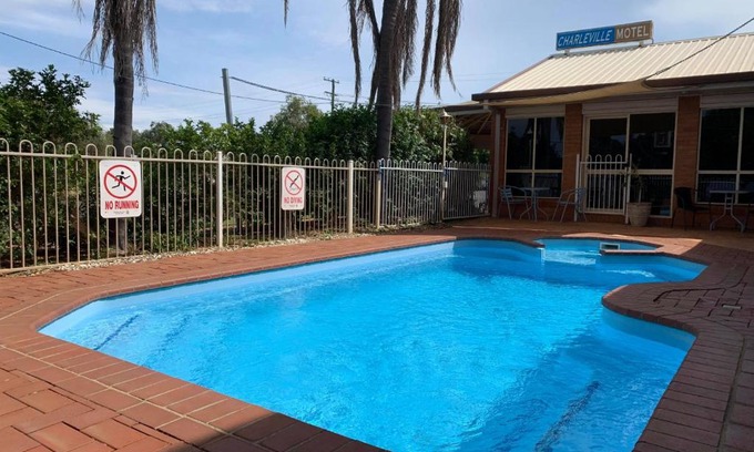 Charleville Hotel | Discover Charleville Motel: Family-Friendly with Pool Access