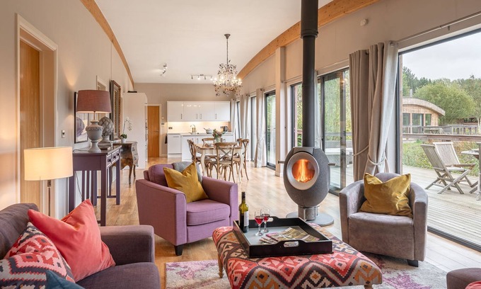 Richmond Cottage | Cozy Lodge Charlie: Perfect for Family Getaways