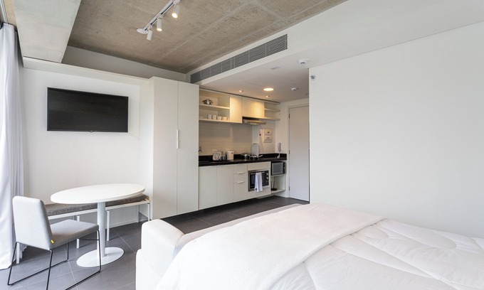 Sao Paulo Apartment | Discover Charlie onze22 Vila Madalena: Top Amenities Await