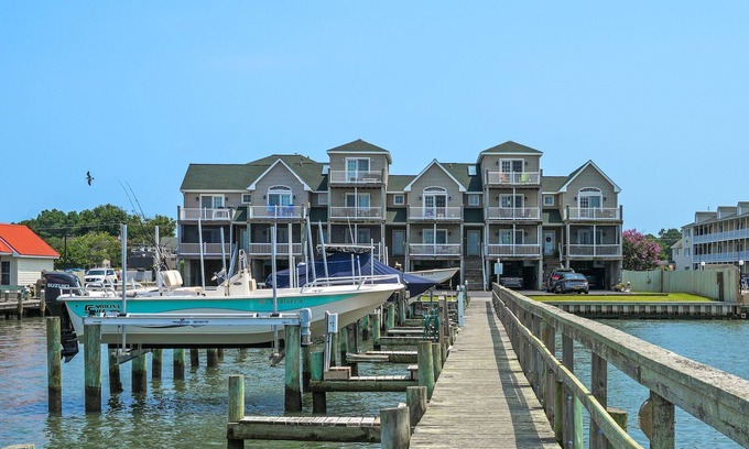 Chincoteague House | Charlie's Bayside Retreat - Pet Friendly & Family Comfort