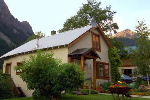 Field House | Discover Charlie's Guesthouse: Exceptional Stay with Kitchen