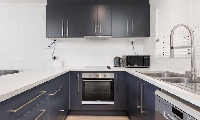 Albury Apartment | Charlie's on Stanley - Cozy One Bedroom in Albury Center
