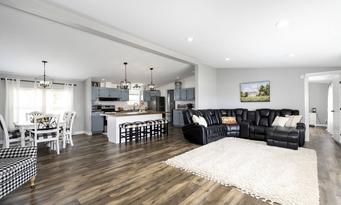 Dry Ridge House | Charlie's Place: Ideal Retreat for Fishing & Hiking Fun