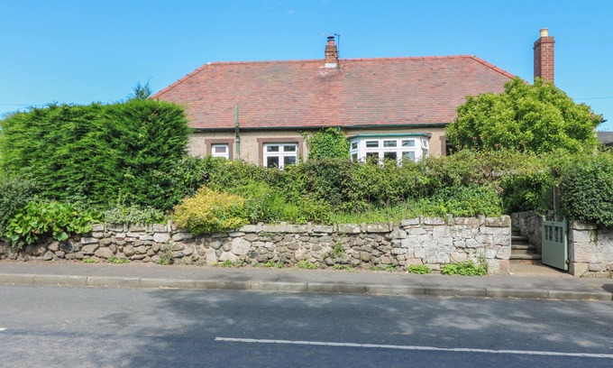 Swinton Cottage | Discover Charlie's Cottage: Pet-Friendly Retreat in Swinton