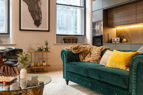 Chinatown Apartment | Explore Charlotte House Residence by COQOON: 4-Star Retreat