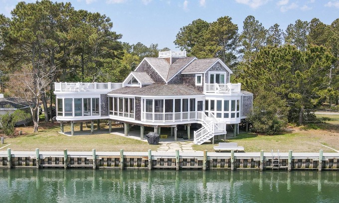 Chincoteague House | Beautiful Water Views at Charlotte's Morning Sun Hotel