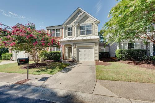 Charlotte House | Family-Friendly Charlotte Townhome with Deck Near Downtown