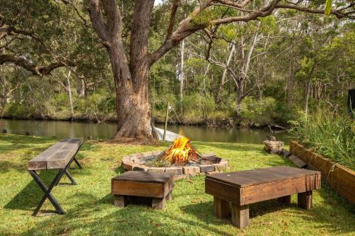 Charlotte Bay House | Discover Charlottes Hideaway: Top-Rated Family Retreat