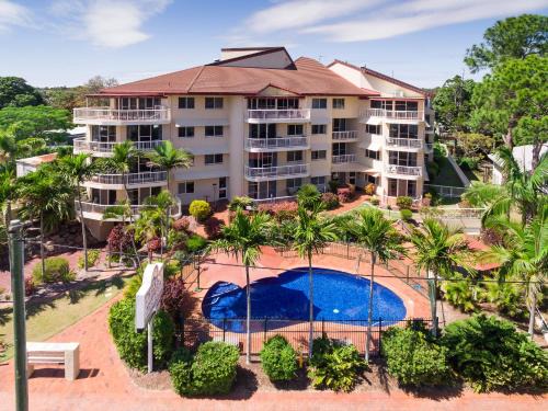 Torquay Apartment | Discover Charlton on The Esplanade: Oceanfront Family Retreat