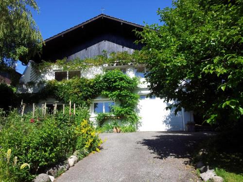 Aix-les-Bains Apartment | Family-Friendly Stay at Charmète - Guest Rated 9.3/10
