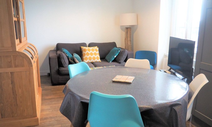 Courtoisville-Sillon-Moka Apartment | Cozy Escape Steps from Saint-Malo's Thermal Baths & Beach
