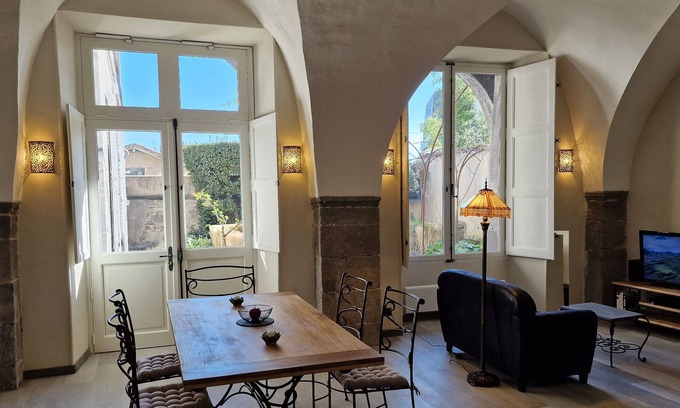 Clermont Ferrand City Centre Condo | Charm & comfort: L'Abbaye 1688