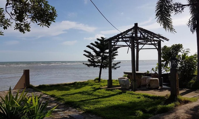 Khlong Khut Hotel | Relax at Charm de Chao Lao with Oceanfront Views