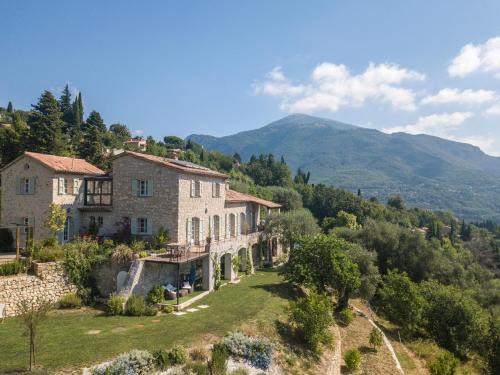 Le Bar-sur-Loup Villa | Elegant Villa with Pool and Ocean Views for Ultimate Relaxation