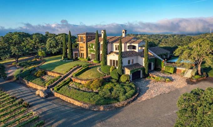 Fairfield Villa | Experience Villa Capricho: Exclusive Wine Country Retreat