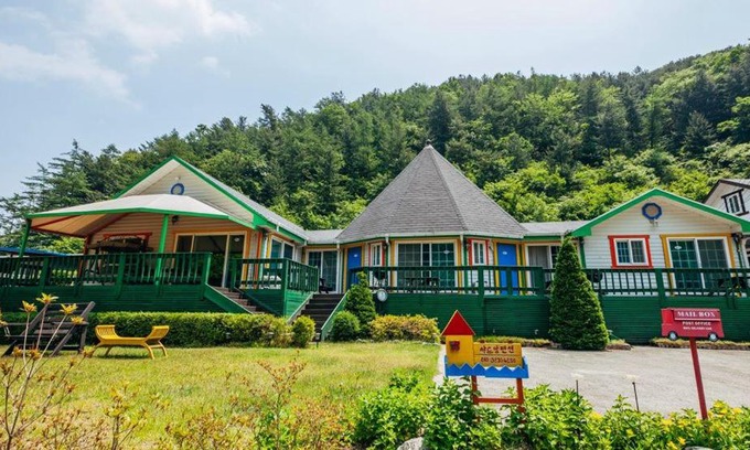 Gapyeong House | Family-Friendly Stay at Charm Pension with Kitchen Amenities
