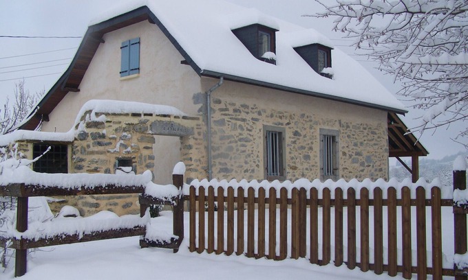 Arthez-d'Asson House | Tranquil Getaway at the Foot of the Pyrenees - 10/10 Rated