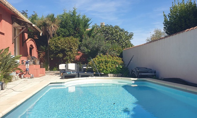 Villeneuve-les-Maguelone Apartment | Inviting Studio with Pool Access in Residential Area