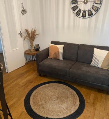 Montrouge Apartment | Inviting 2-Room Haven with Breakfast & Family-Friendly Perks