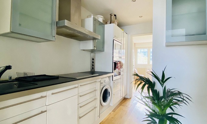 Quartier de la Maison-Blanche Apartment | Cozy 2-Bedroom Retreat in the Heart of Butte aux Cailles