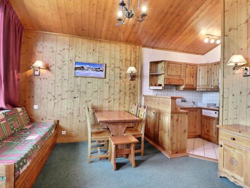 Meribel-Mottaret Apartment | Scenic 2-Bedroom Retreat with Ski Access & Pet Welcome