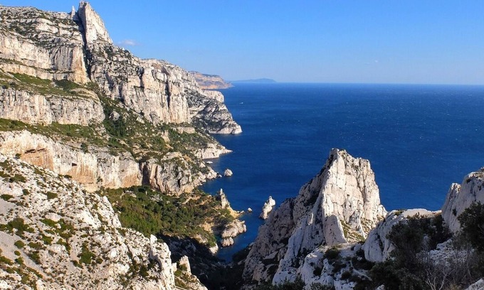 La Belle de Mai Apartment | Inviting 2-Room Belle de Mai with Spa & Hot Tub