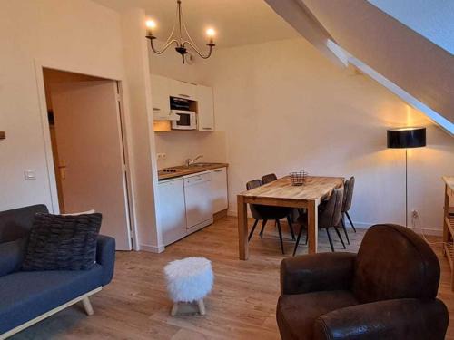 Vignec Apartment | Beautiful 2-Bedroom Cabin with Pool in Vignec for Families