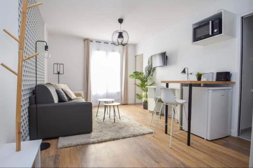 Bourgogne Apartment | Stylish 2P in the Heart of Orléans - Family-Friendly Stay