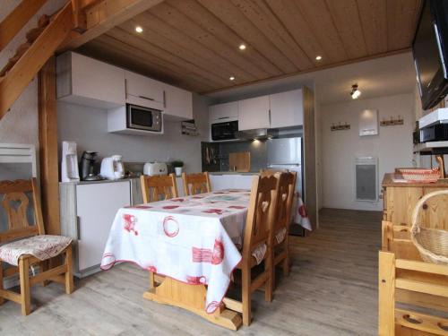 Eclose-Ouest Apartment | Convenient 4-Person Apartment with Balcony near L'Alpe d'Huez