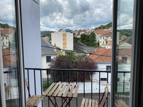 Montjuzet Apartment | Inviting Clermont-Ferrand Retreat with Puy-de-Dôme Views