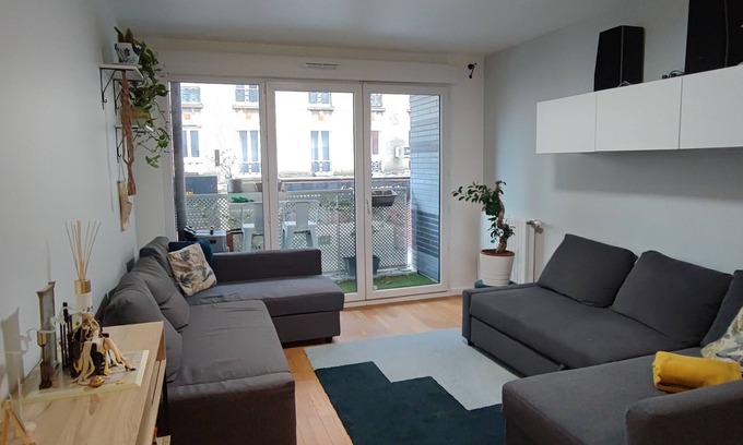 Le Pre-Saint-Gervais Apartment | Guest Rated 10/10: Charming Apartment at Pré with Kitchen