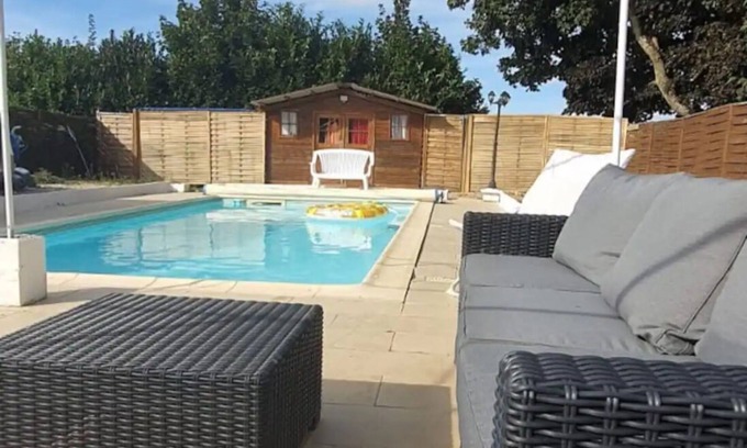 La Ferte-Gaucher Apartment | Inviting Apartment with Pool and Breakfast for Families