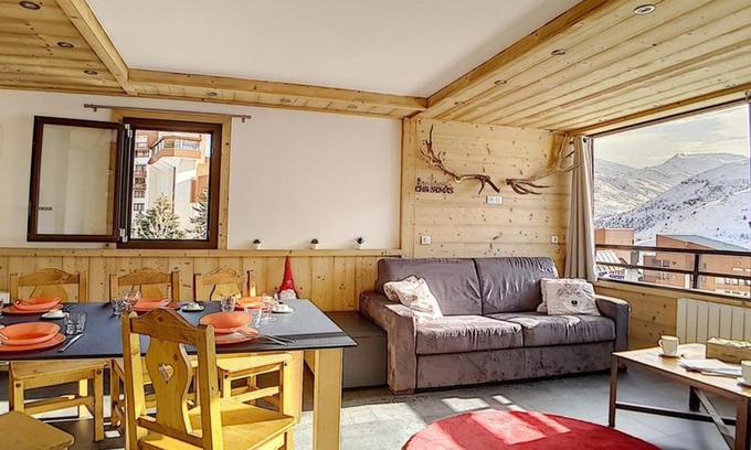 Les Menuires Apartment | Mountain View Retreat: Pet-Friendly, Parking & Perfect for 10