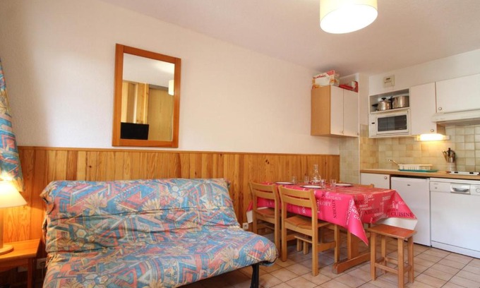 Lanslevillard Apartment | Charmant appart pour 4 au centre de Lanslevillard, balcon, parking - FR-1-508-201