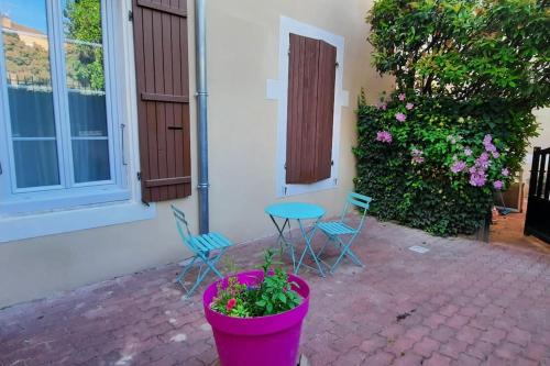 Chalon-sur-Saone Apartment | Cozy City Apartment with Courtyard - Family Friendly Stay