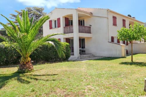Saint-Cyr-sur-Mer Apartment | Cozy Apartment in Saint Cyr sur Mer with Private Garden
