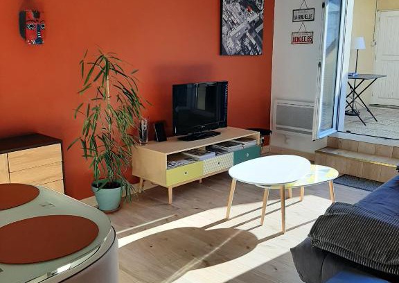Nogent-le-Rotrou Apartment | Central Apartment Le Ronsard: Child-Friendly Retreat