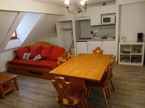 Vignec Apartment | Cozy 2-Bedroom Apartment with Pool Near Saint-Lary-Soulan