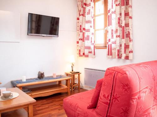 Vignec Apartment | Inviting Apartment for 6 with Balcony near Saint-Lary-Soulan