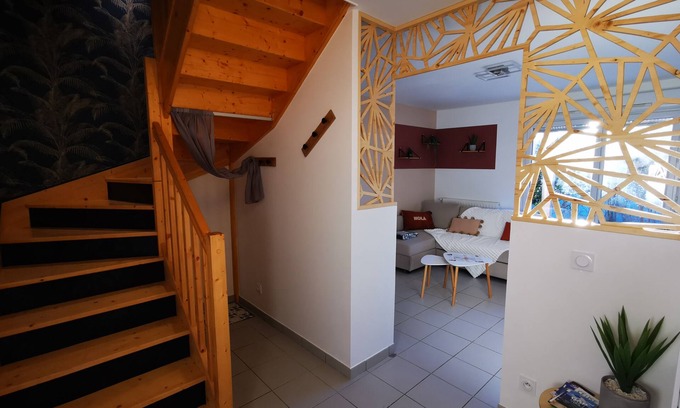 Gap Apartment | Inviting Apartment for 6 with Garden and Spa Amenities