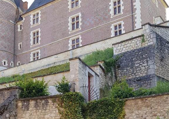 Gien Apartment | Cozy Apartment at the Foot of the Castle - Pet Friendly