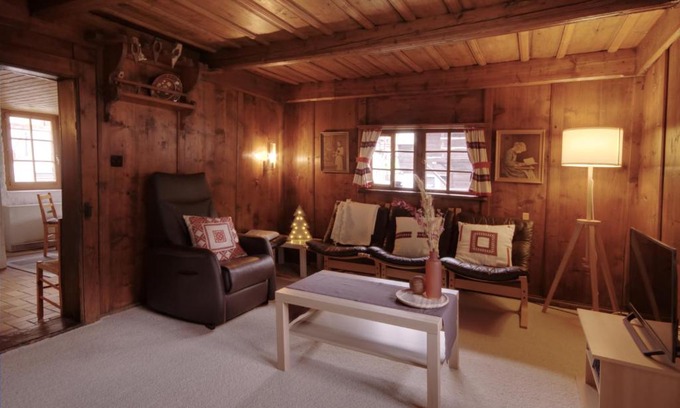 Le Chable Apartment | Charming Apartment with Historic Character & Family-Friendly Amenities