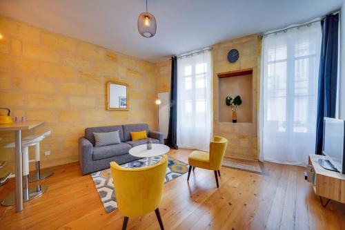 Saint Seurin - Fondaudege Apartment | Bright Apartment in Historic Heart - Family-Friendly Oasis