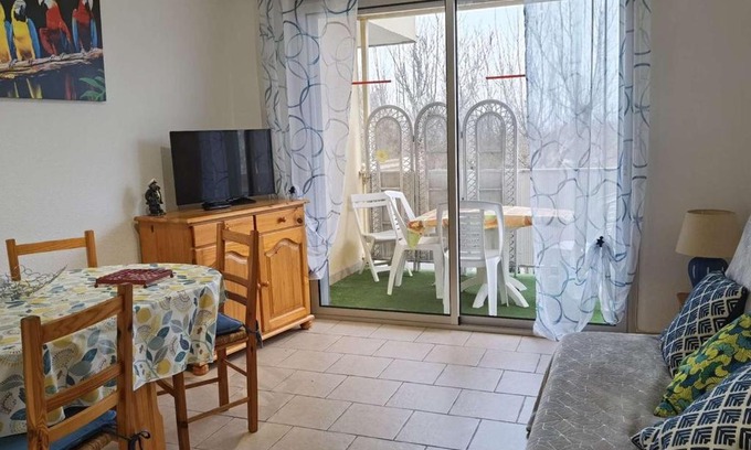 Marseillan Plage Apartment | Cozy T2 Cabin Apartment Near Beach with Private Parking