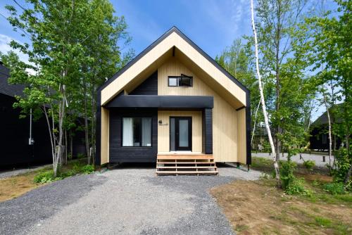 Pont-Rouge Ski Chalet | Tranquil Boisé: Nature Spa, Sauna & 10/10 Guest Rating