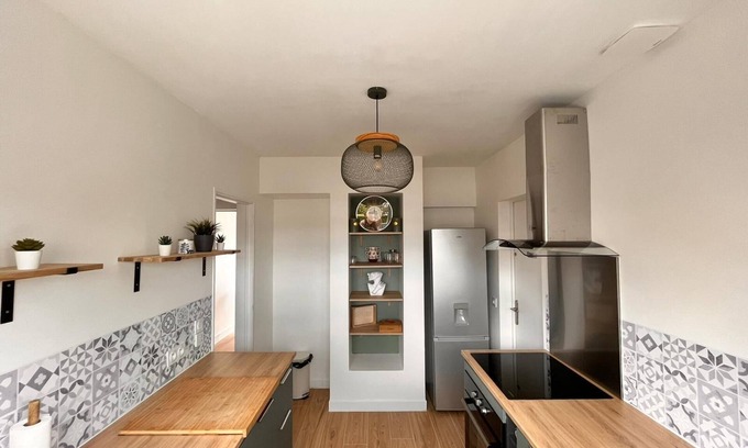 Villepreux Apartment | Cozy Duplex with Large Terrace in City Center, Near Shops