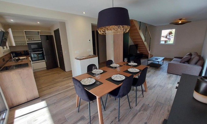 Duingt Apartment | Inviting Apartment Steps from the Lake with Ocean Views