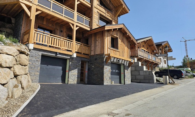 Superbolquere Apartment | Cozy Chalet with Mountain Views & Spa for Families