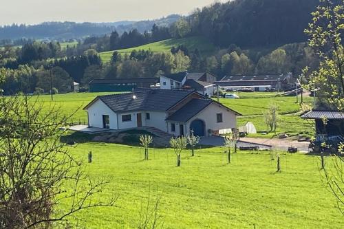 Lepanges-sur-Vologne Apartment | Serene Gîte with Breathtaking Nature Views - Rated 10/10