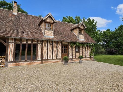 Contres House | Family-Friendly Gîte Le Controis-en-Sologne for 7 Guests